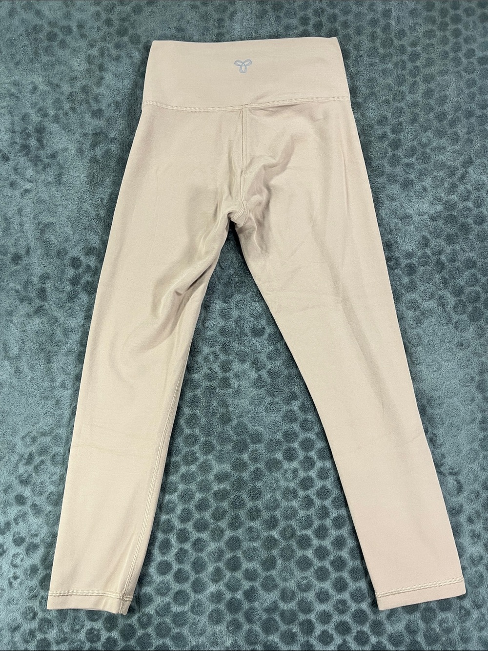 Aritzia TNA Activewear High-Waist Leggings in Light Beige - Picture 6 of 7